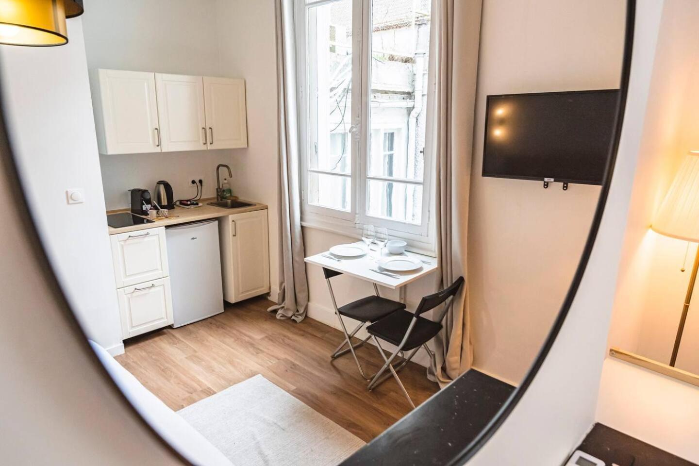 Pink, Appartement En Plein Coeur De Reims Buitenkant foto