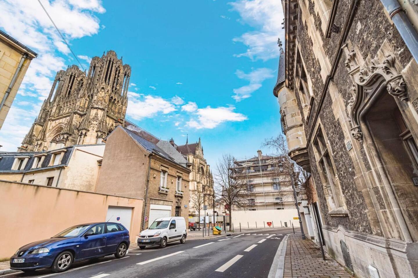 Pink, Appartement En Plein Coeur De Reims Buitenkant foto
